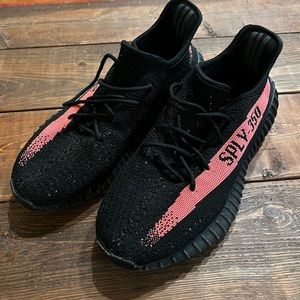 Yeezy 350 v2 size 9.5 core black red